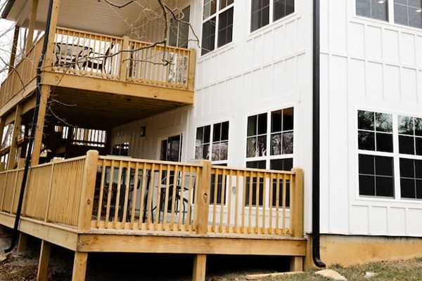 Two levels of deck provide plenty of space for outdoor enjoyment and entertaining. Breathtaking views of the wooded area and Floyd's Fork creek from these decks.
