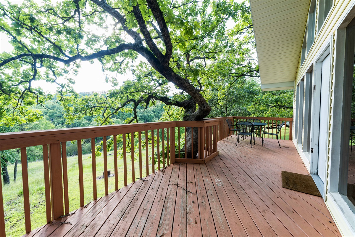 Outdoor Porch overlooking Table Rock Lake
