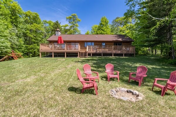 Large back yard for all the lawn games. We have Croquet, bag toss and spike ball.
