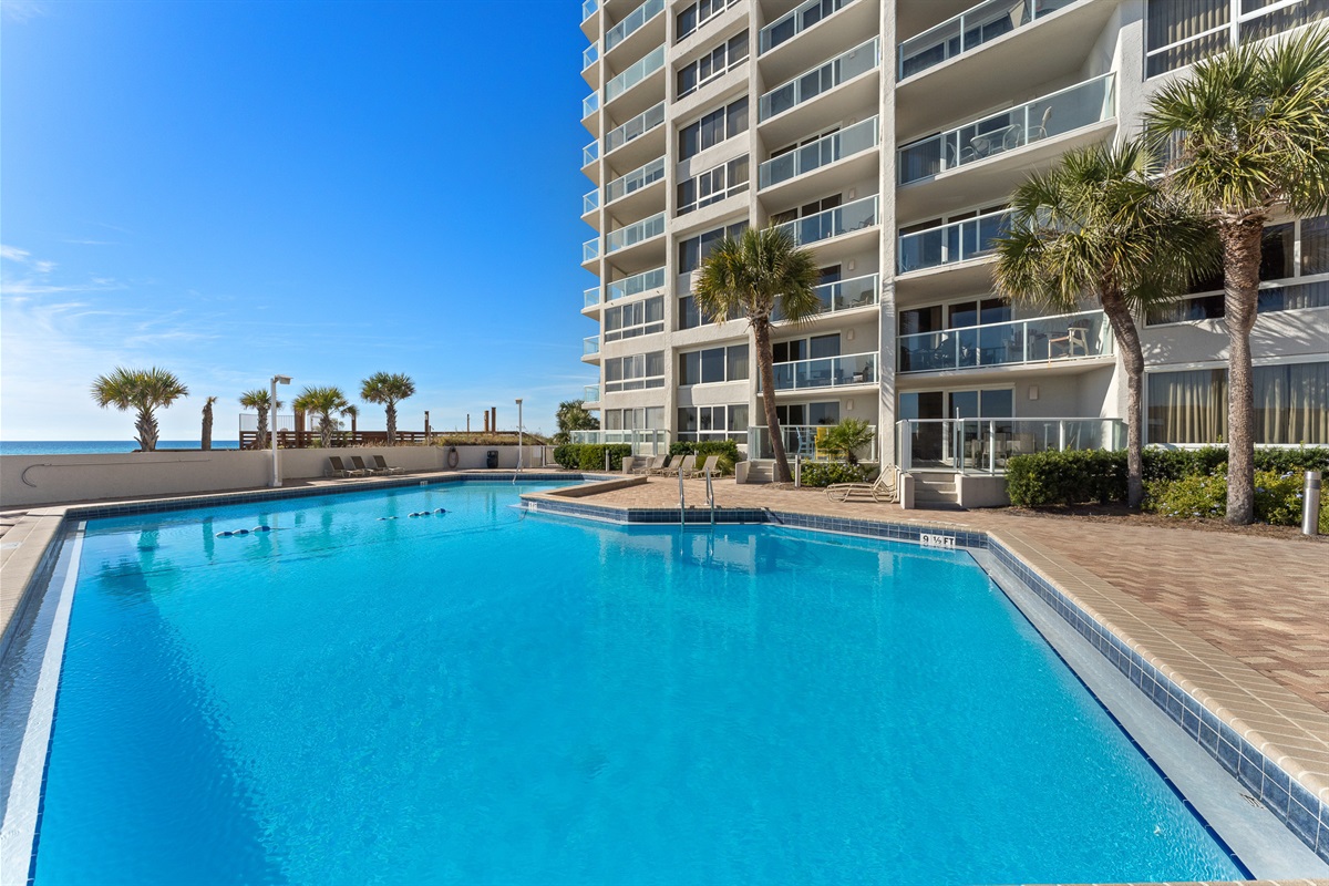 Beachside II pool