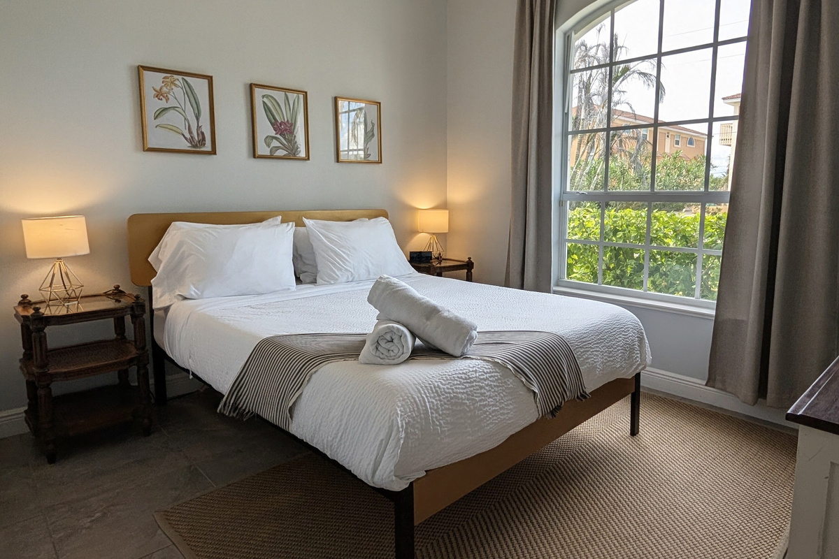 Bedroom 3 (Queen Bed)