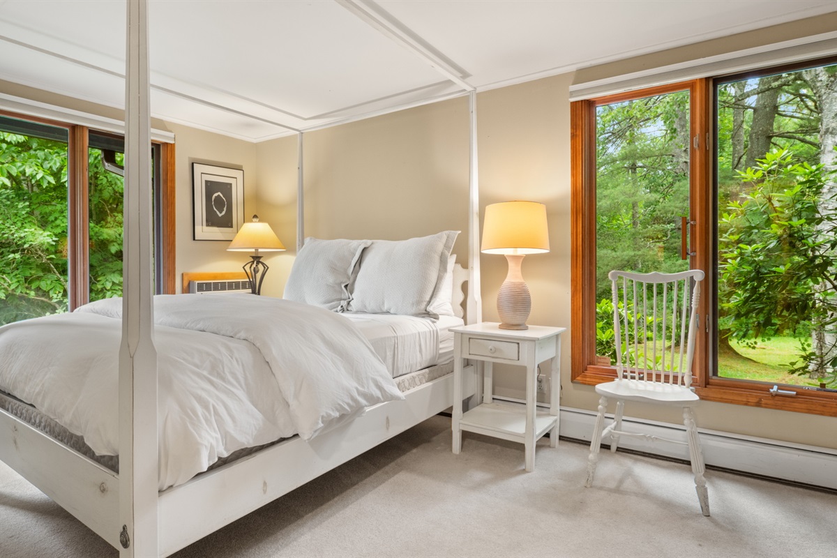 Guest Bedroom Single Queen