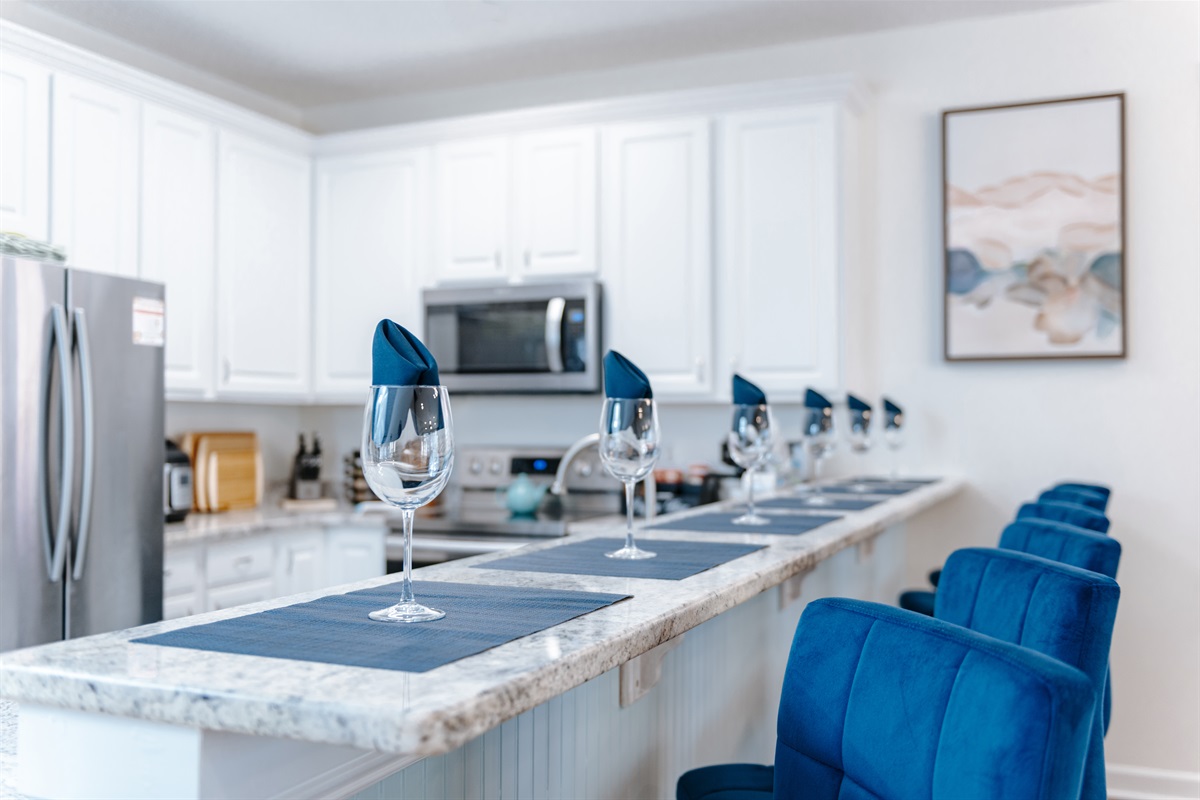[Breakfast bar] Start your day right at our breakfast bar, the perfect bridge between our fully-equipped kitchen and spacious dining area. With seating for 6, it's the ideal spot for lively conversations and delicious meals. 