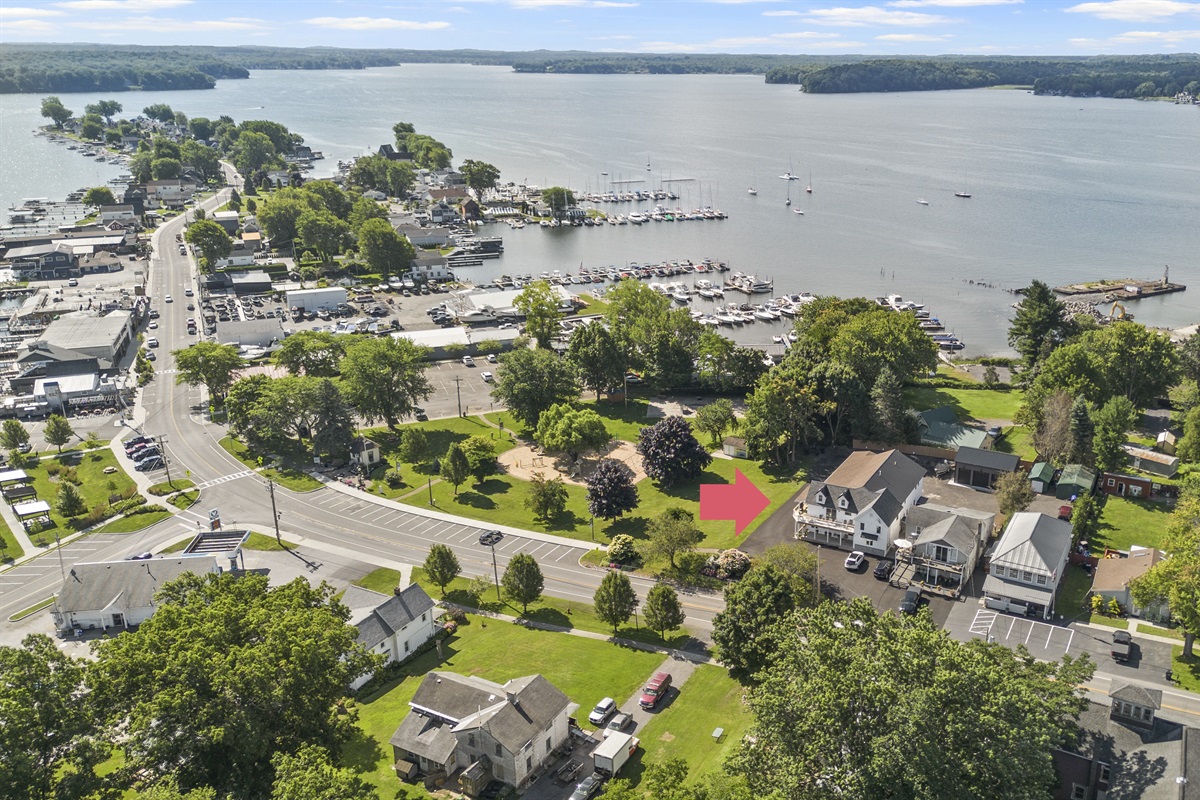 Walkable location, close to bay and all of the waterfront restaurants, bars and shops