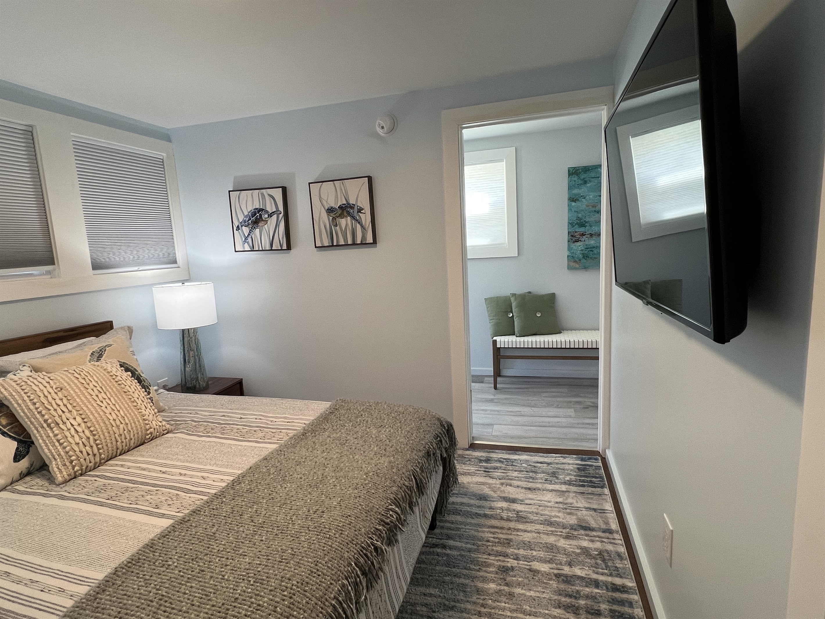 1st floor Queen w/ ensuite