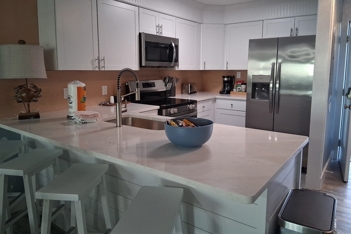 Cook delicious meals in the REMODELED Kitchen while overlooking the Gulf of Mexico - New countertops, appliances, and dish/cookware - NEW PHOTOS COMING SOON!