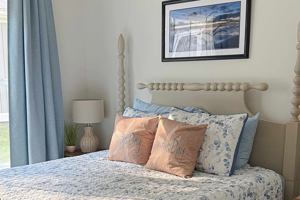Enjoy a good night's sleep on our queen bed.