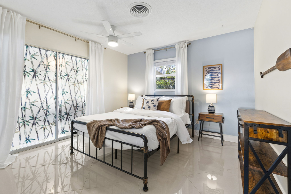 Bedroom 2 with Queen Bed