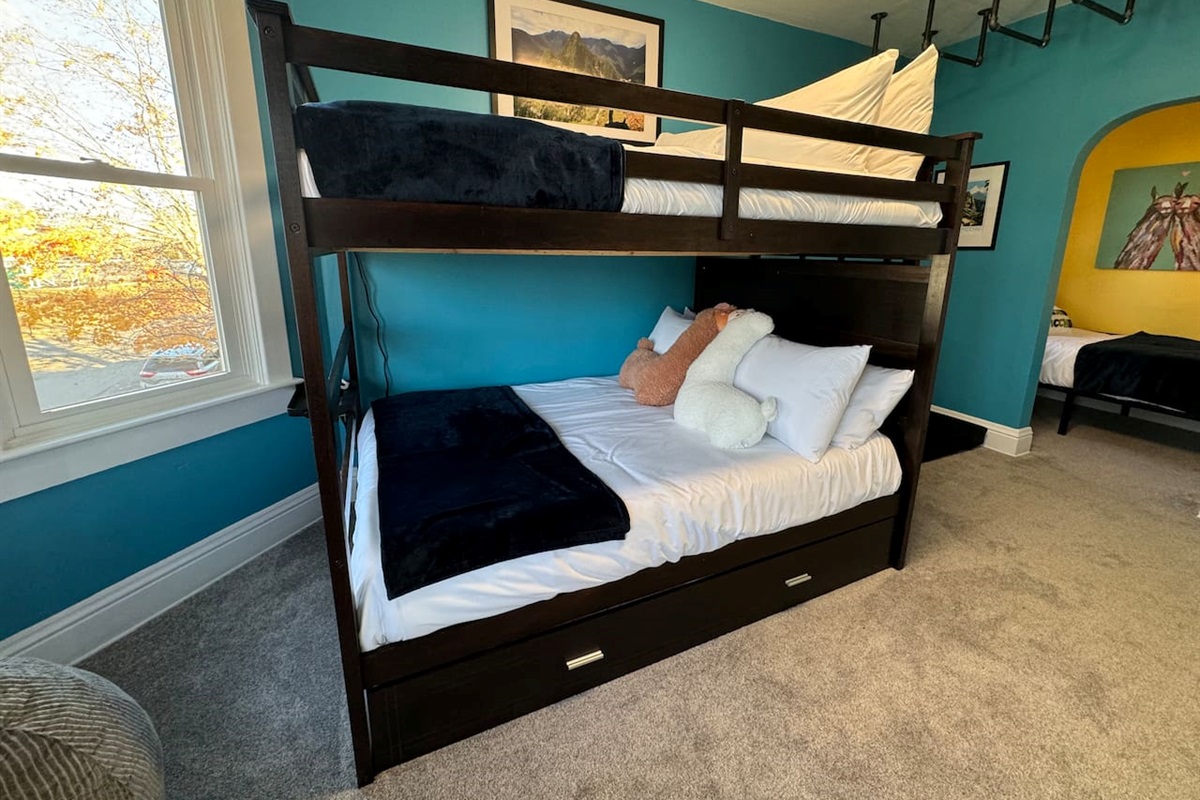 Full-over-Full Bunk Bed with Twin Trundle