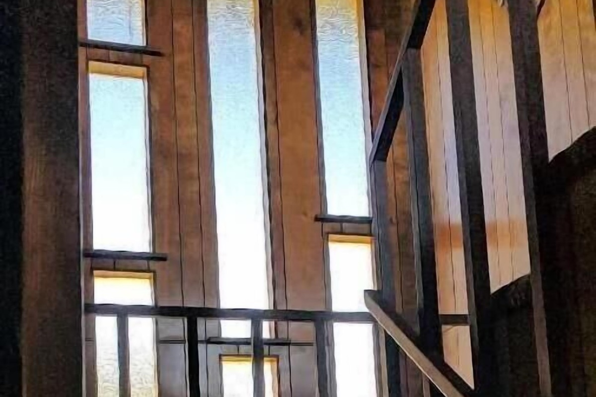 wall of glass that lights up stairway