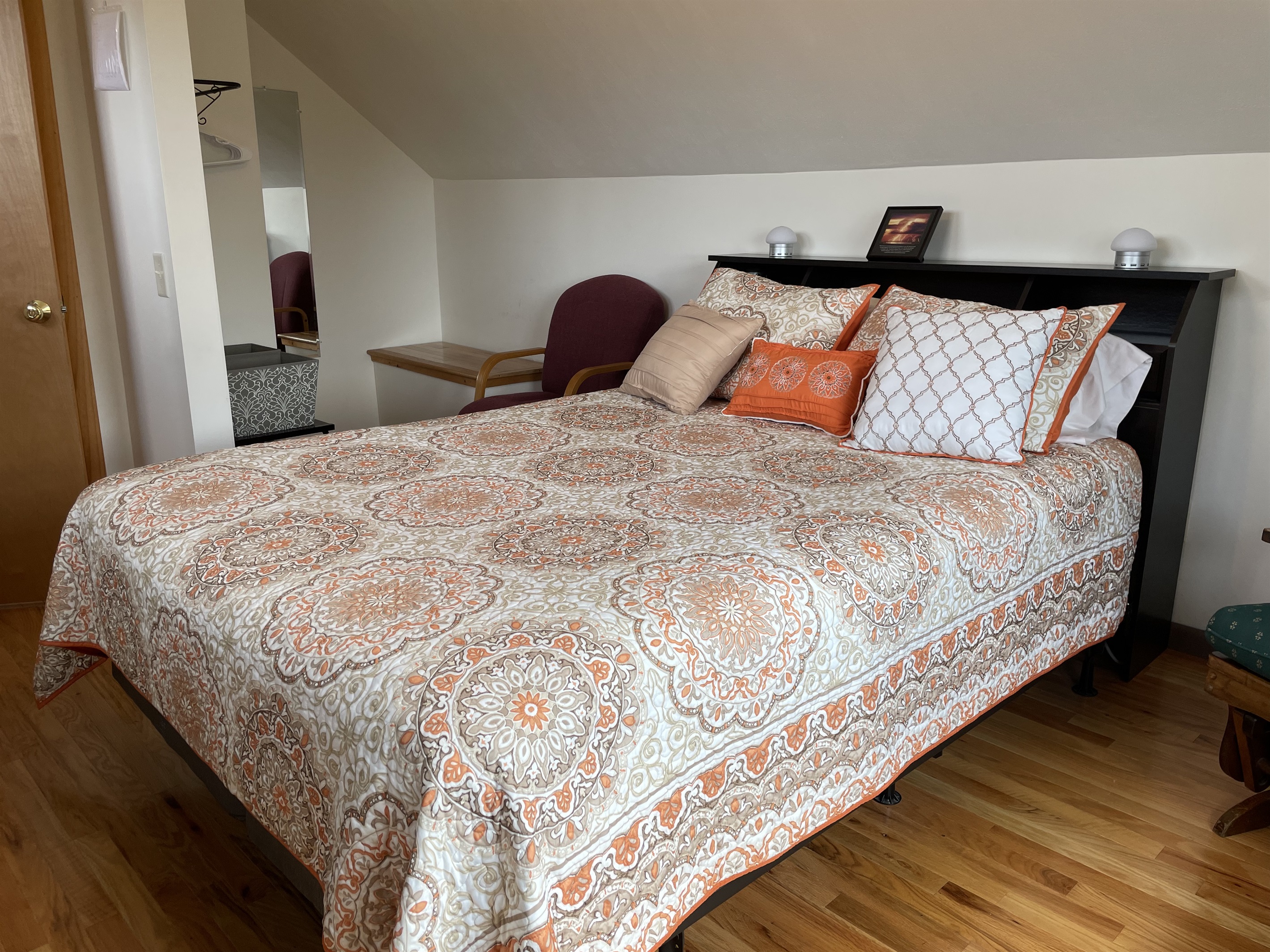 Queen bedroom on 2nd floor