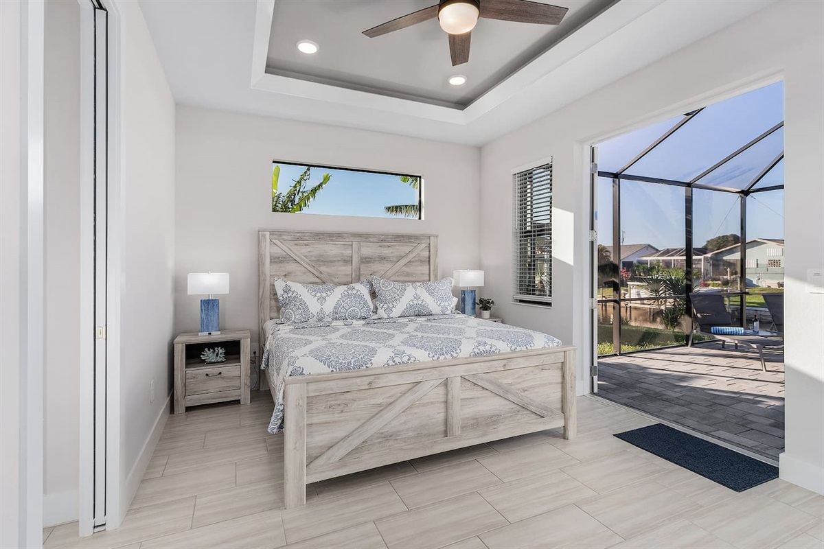 1st Primary suite (King-size) with Smart TV 