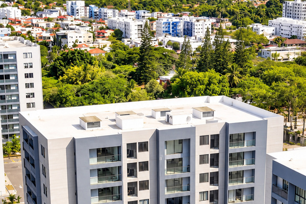 Welcome to your home away from home in Santiago, surrounded by lush greenery and beautiful mountain views. 🇩🇴⛰️✨