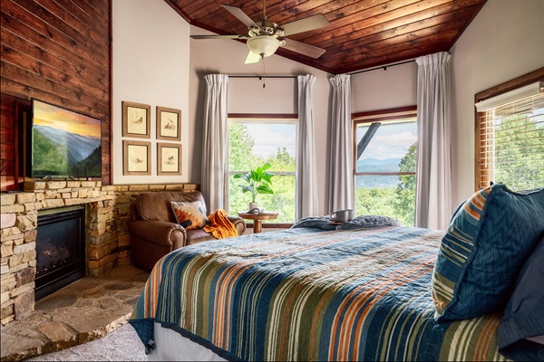 3rd Floor King Suite with Fireplace, Mountain Views & Cozy Seating Nook.