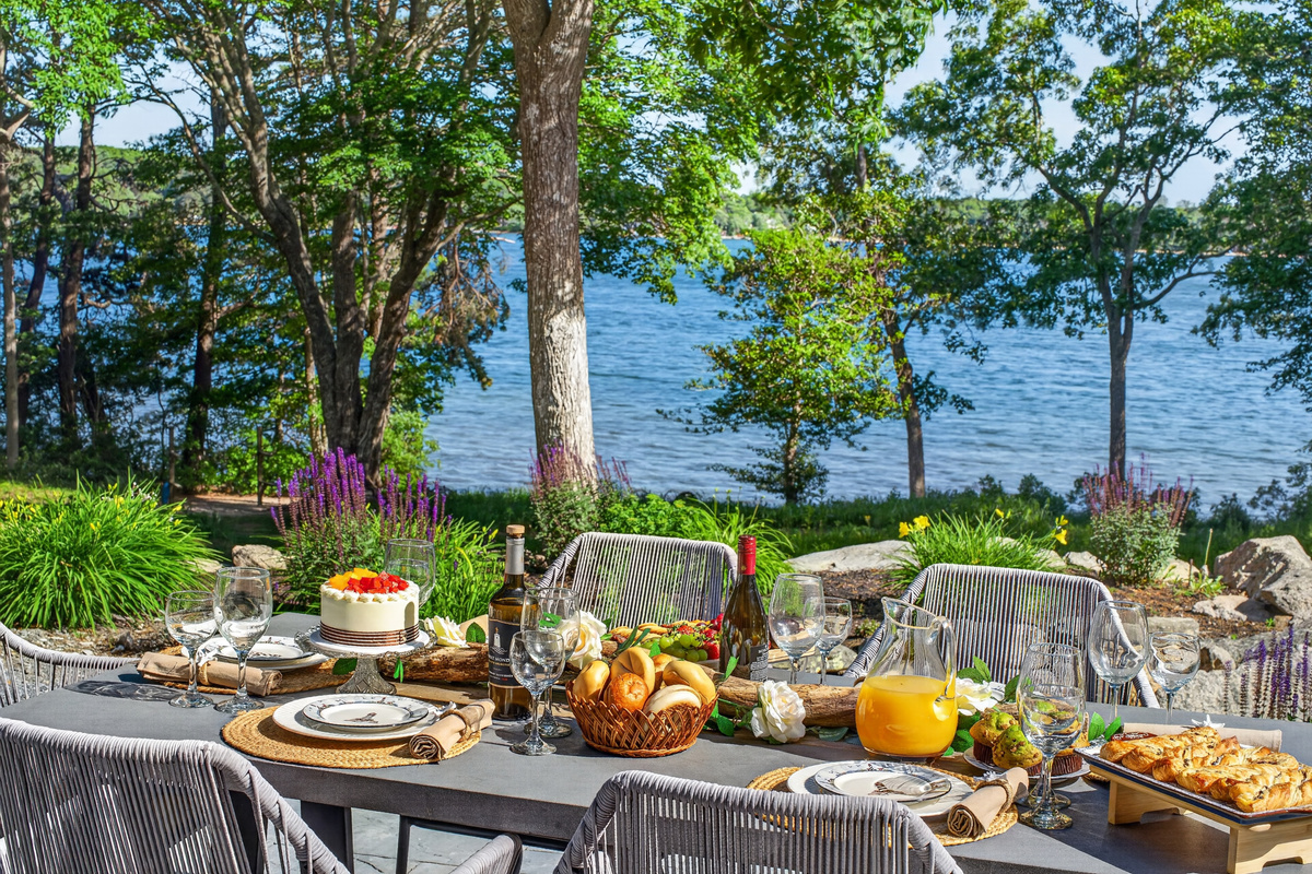 Outdoor dining with a beautiful lake view is the perfect way to relax and make the most of your vacation!