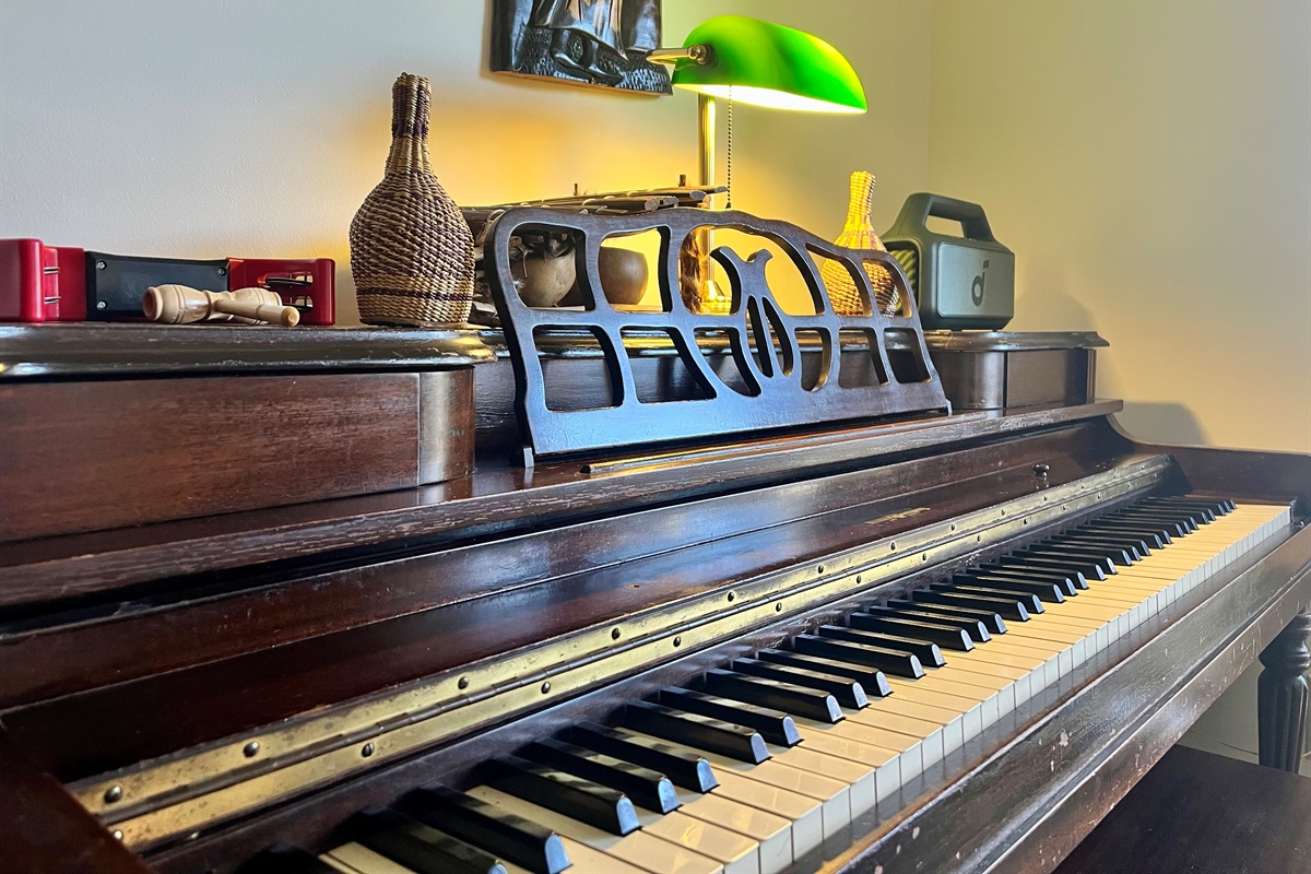 Front room / office / piano room