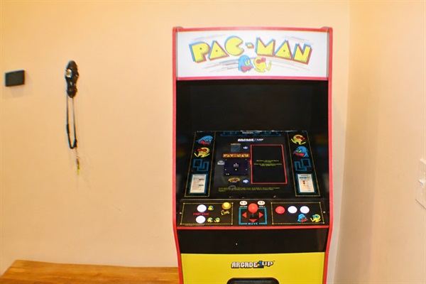 Unleash your competitive spirit with classic arcade fun!