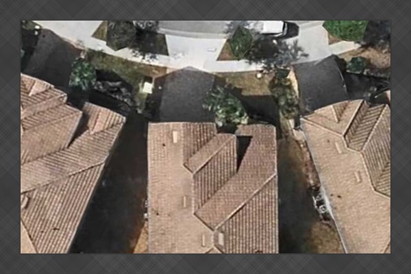 Secluded lanai w/privacy curtains and large yard abuts conservation land