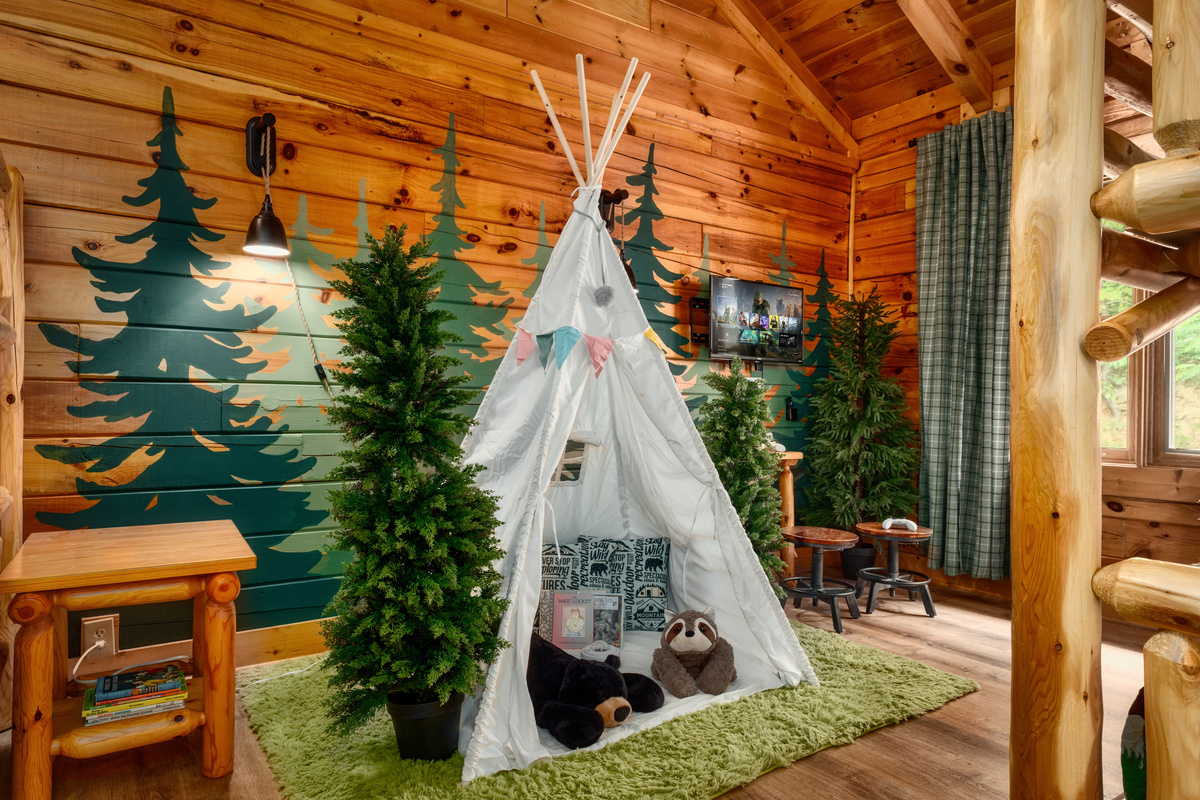 Forest camp room with bunk beds!