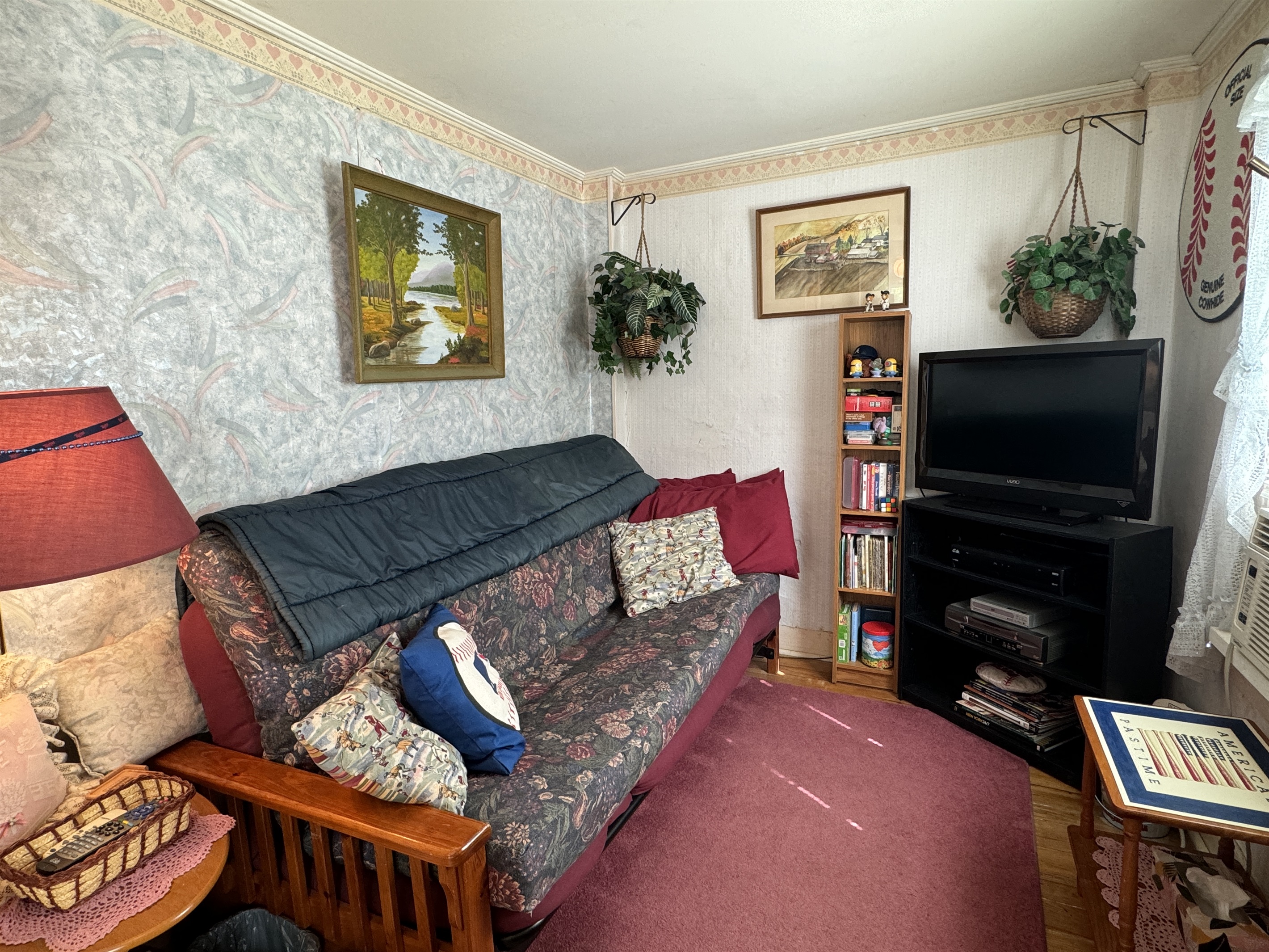 Sleeper futon in lounge area in Queen bedroom