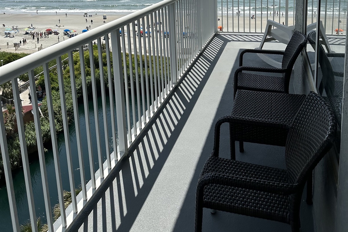 Imagine yourself relaxing on the large balcony listening to the waves crashing.
