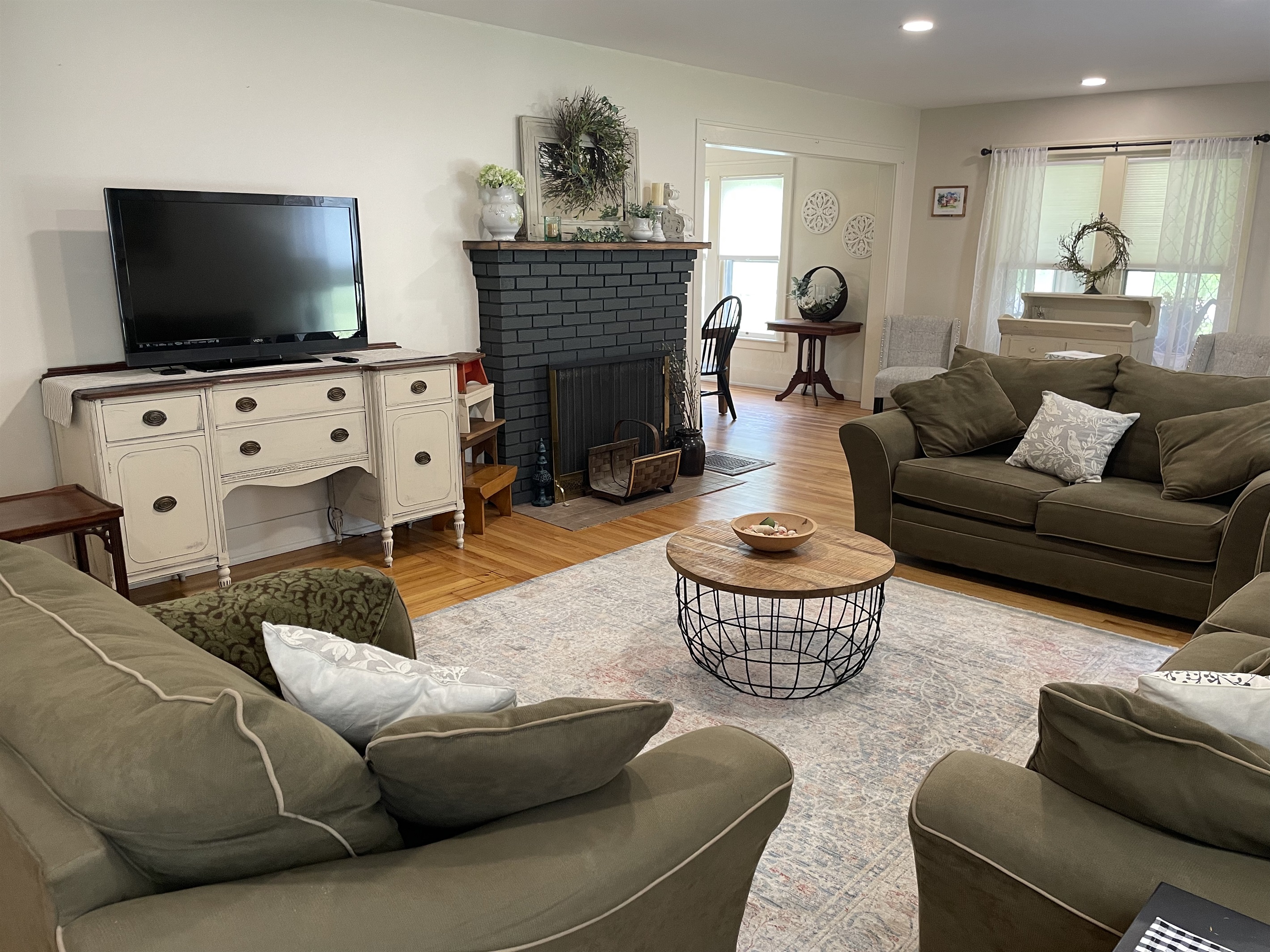 Straight out of a design magazine! Country chic style!