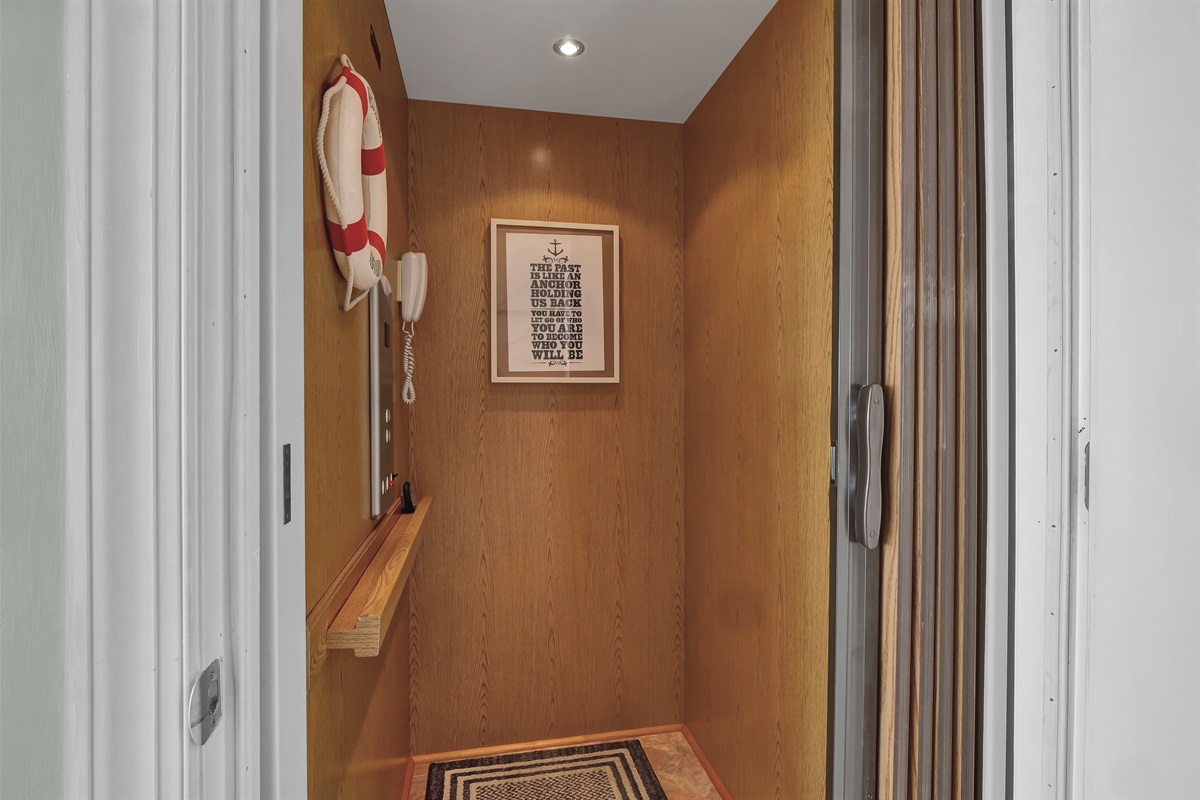 Private elevator to floor 1
