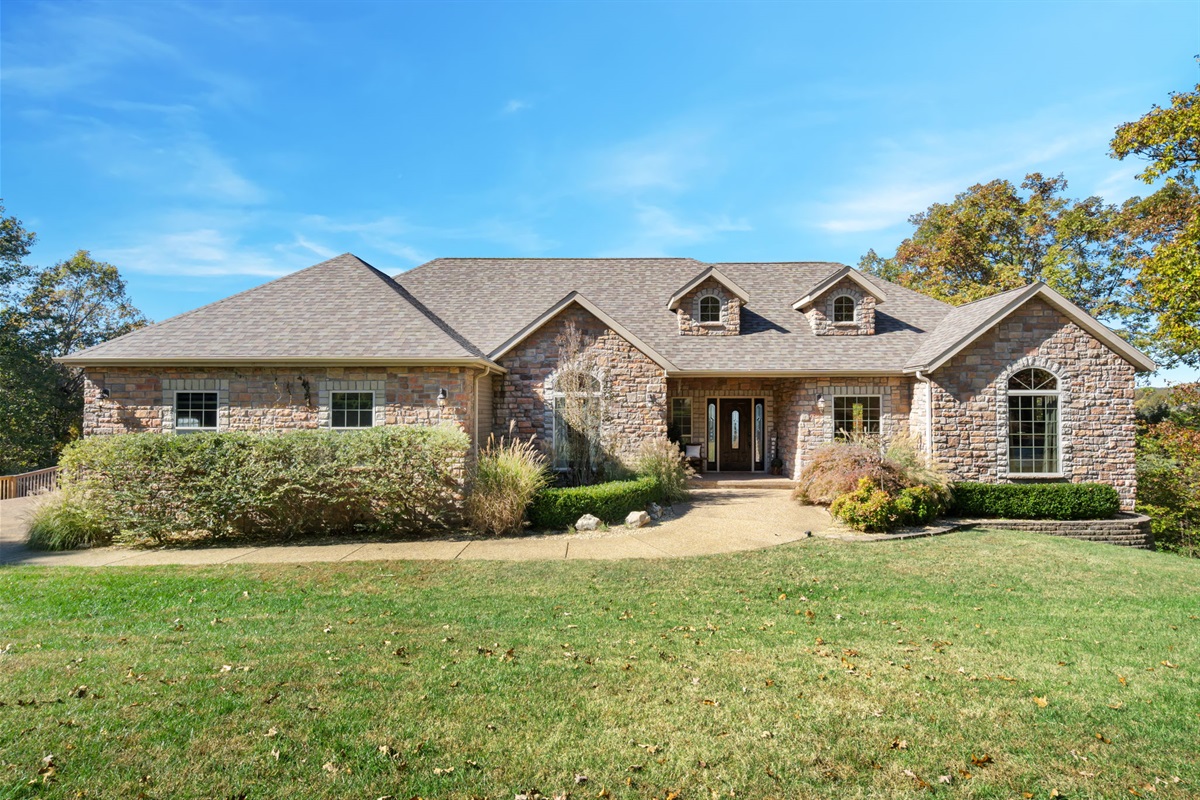 Beautiful lakefront home