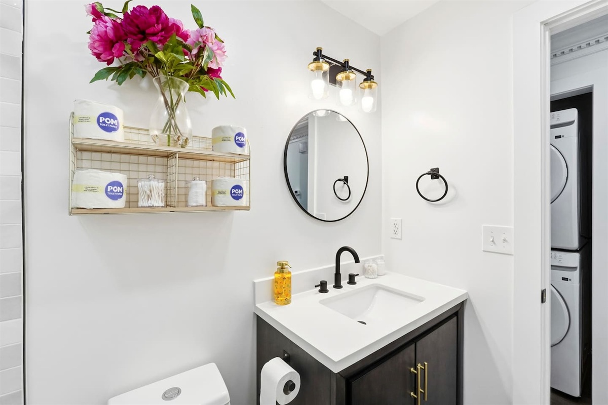 Main Level Cozy Shared Full Bathroom. 