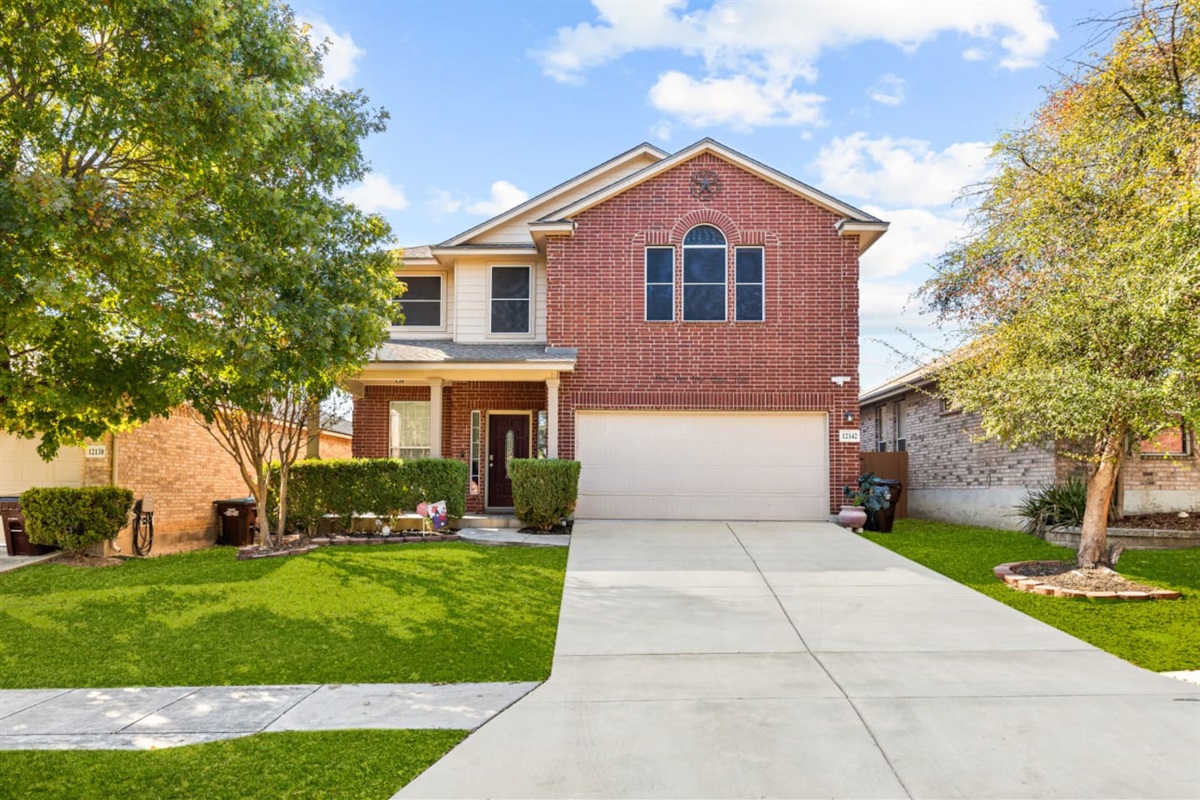 Inviting front porch and private entrance with free parking, ideal for families visiting BMT graduations or local attractions like The River Walk.
