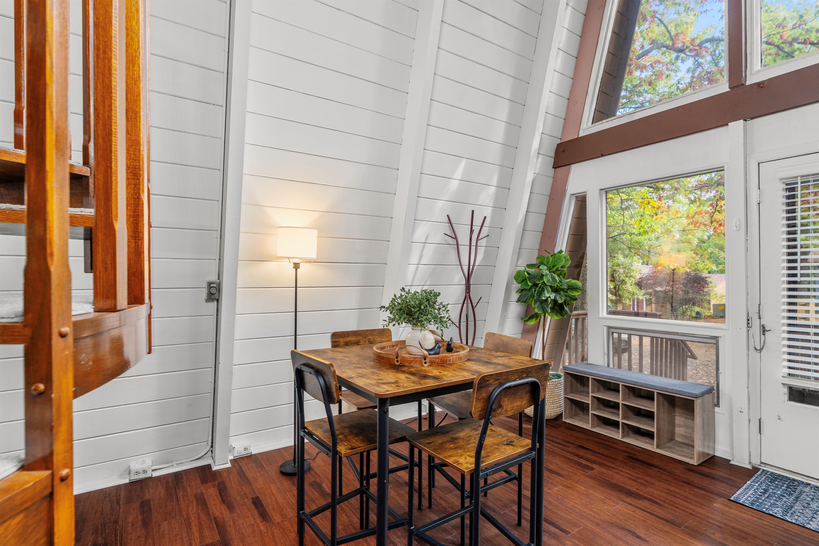 Additional seating for 4, also great for a game or puzzle table