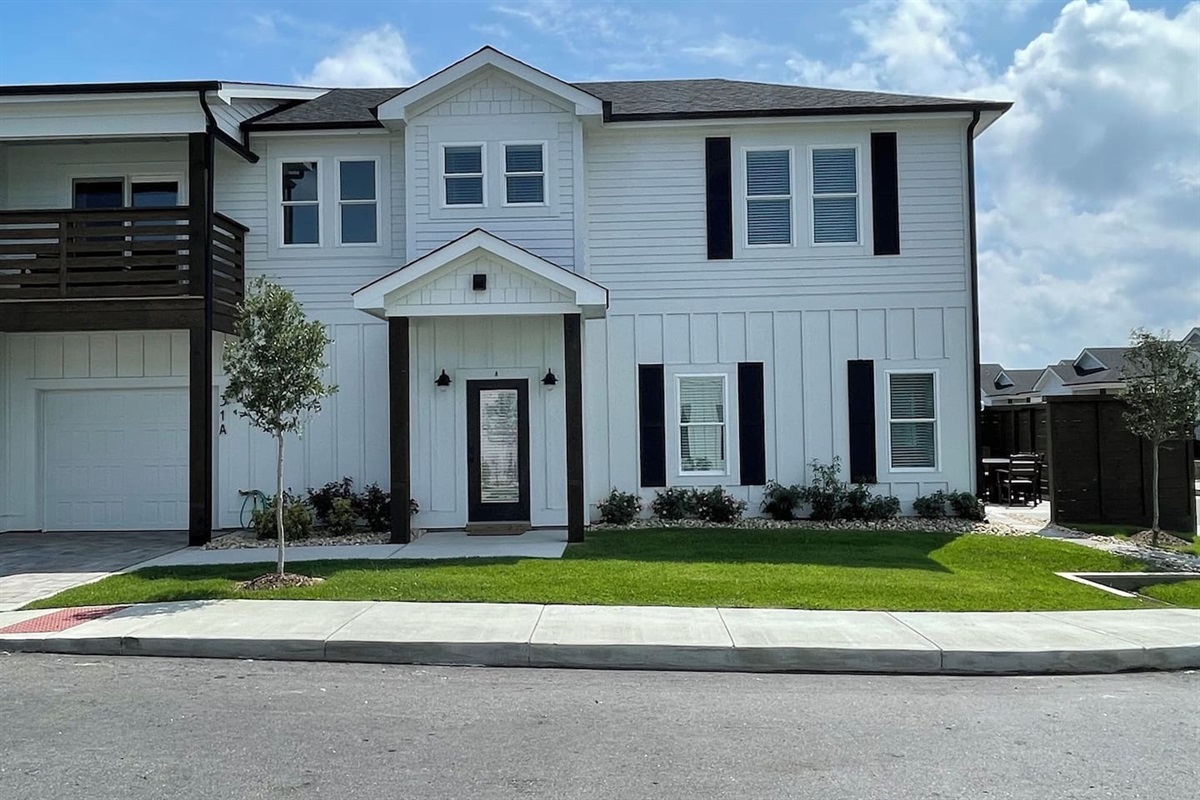 Bright, modern home with beautiful curb appeal in a peaceful community