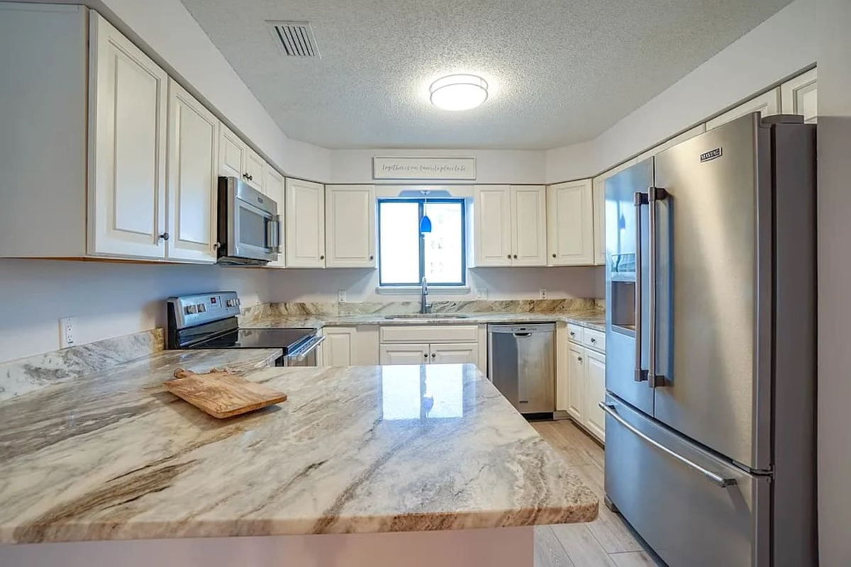Cook a full breakfast before the beach or prep a big group dinner after &mdash; the kitchen has everything 8 people actually need.