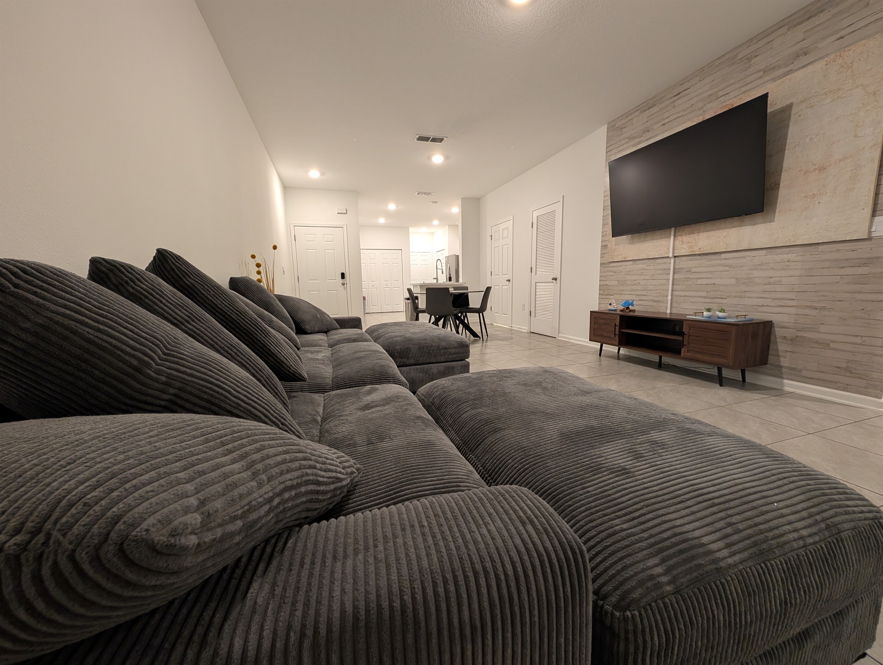 Comfy 3BR Jax Townhome w/ King Bed 4