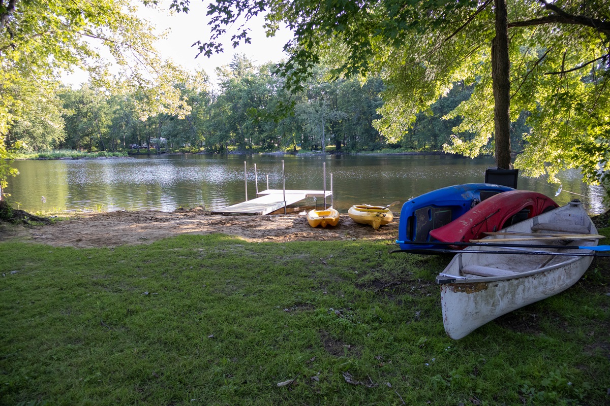 Small private beach on our waterfront. 2 kayaks, 16 ft canoe, 1 child kayak, 1 paddle board