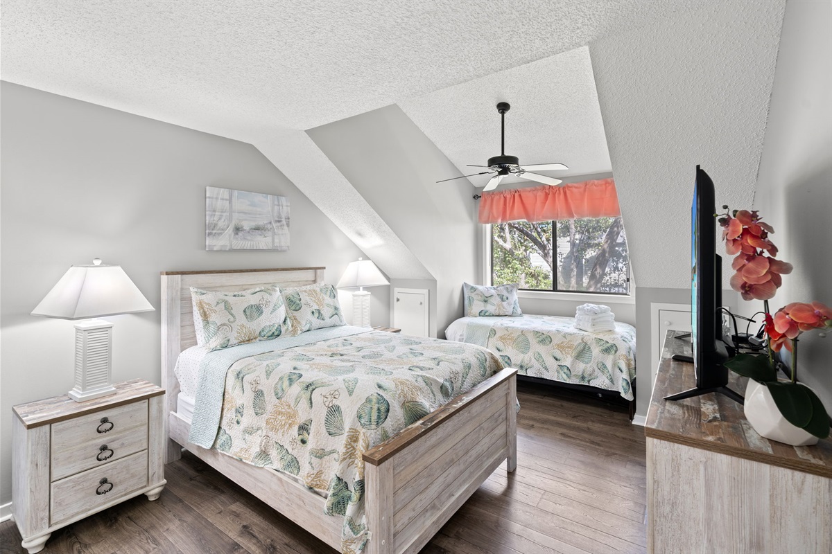 Queen And Twin In 2nd Bedroom