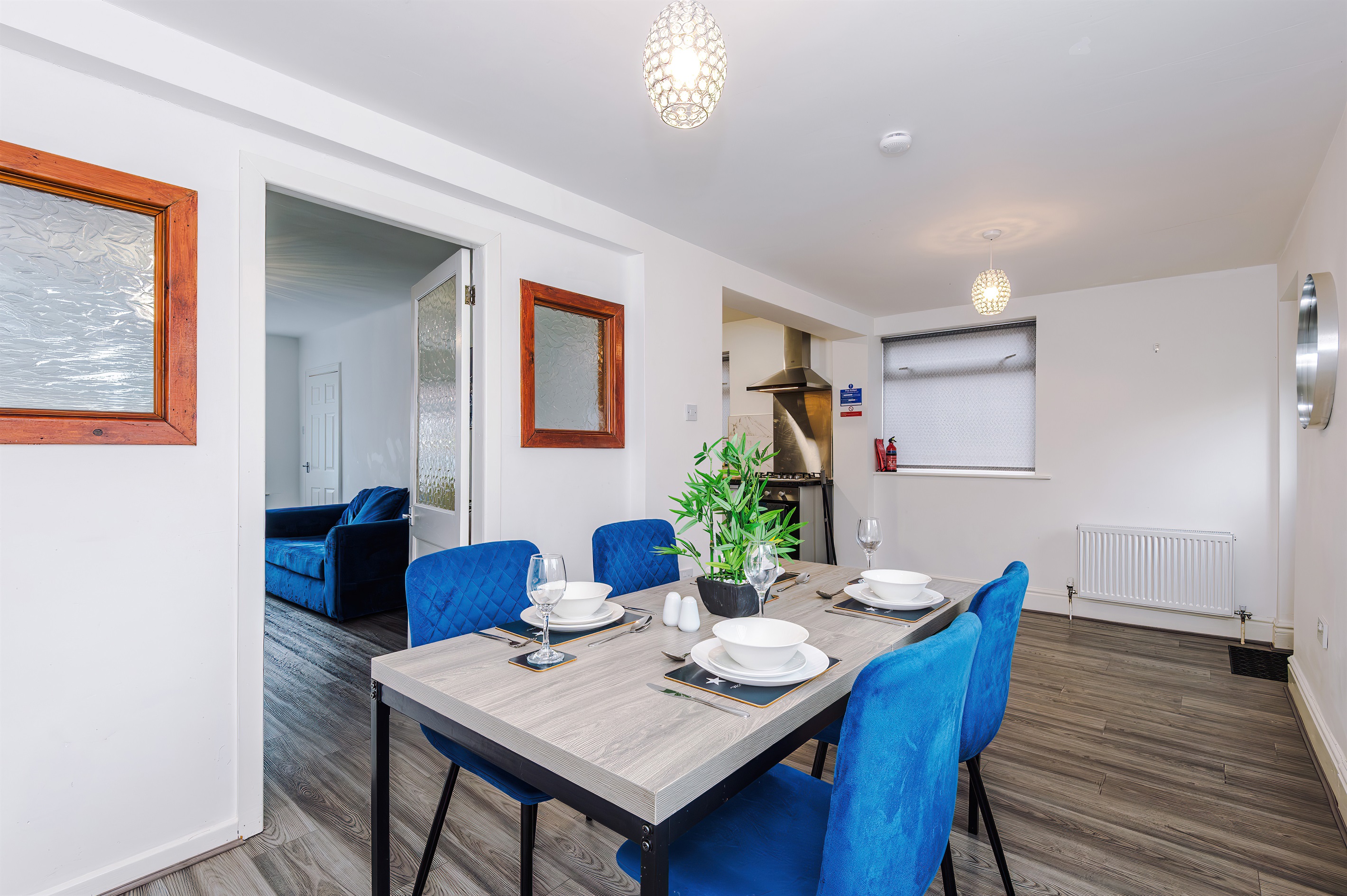 Enjoy your meals at the dining table in comfort in the dining room