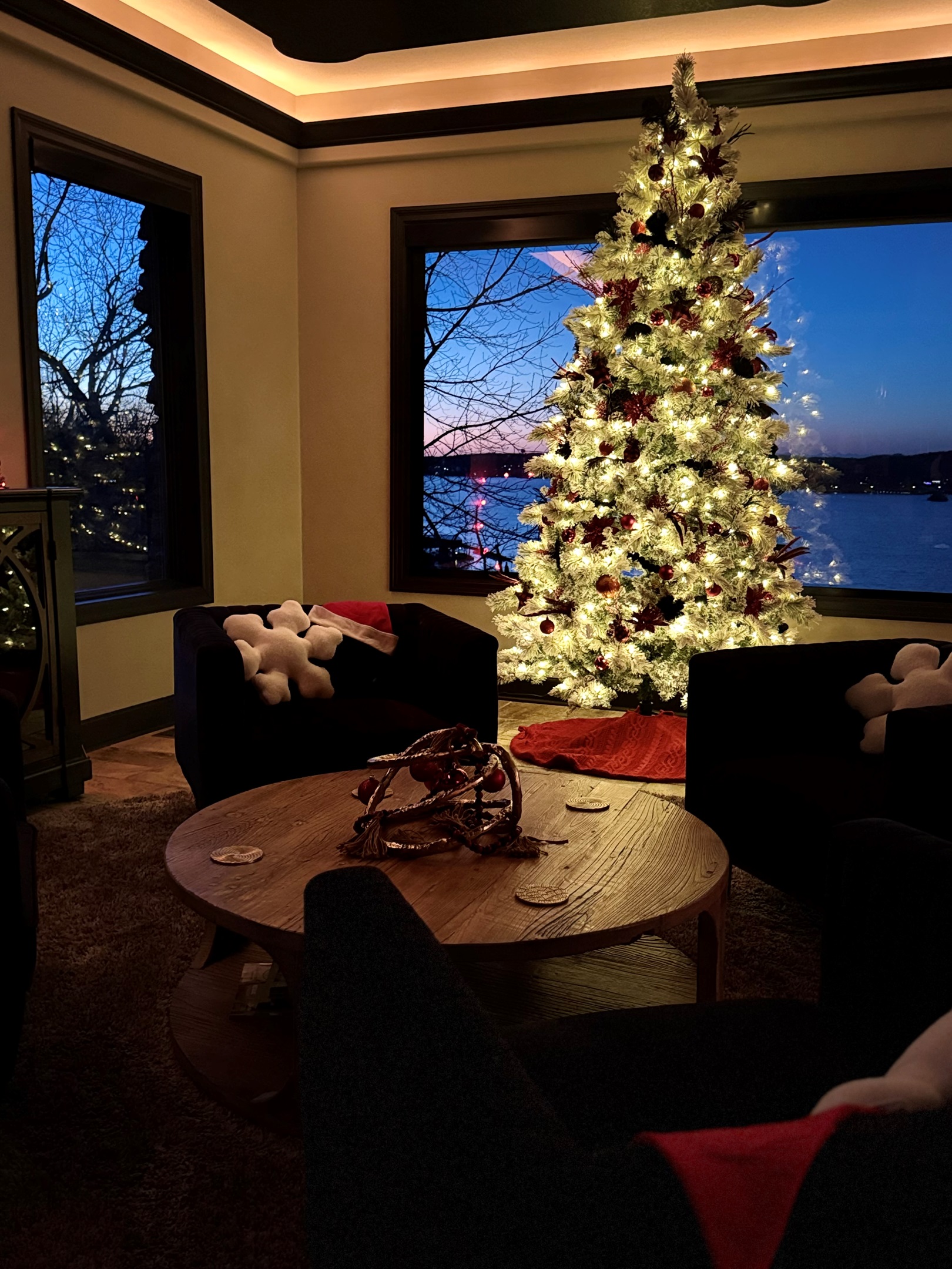 Book your family winter holiday with amazing views of the Lake.