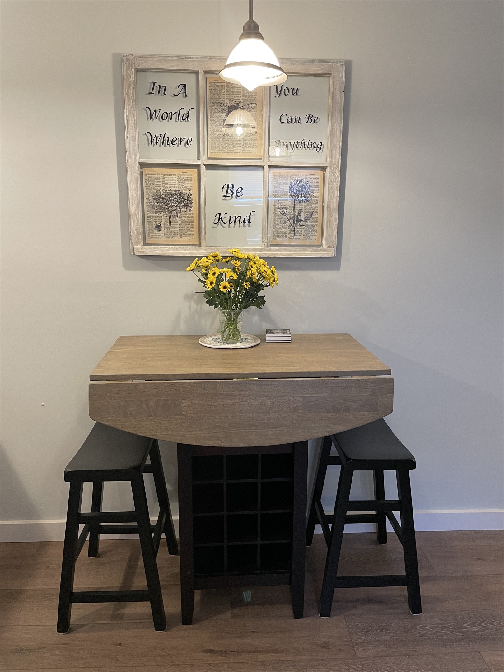 Eat-in kitchen table