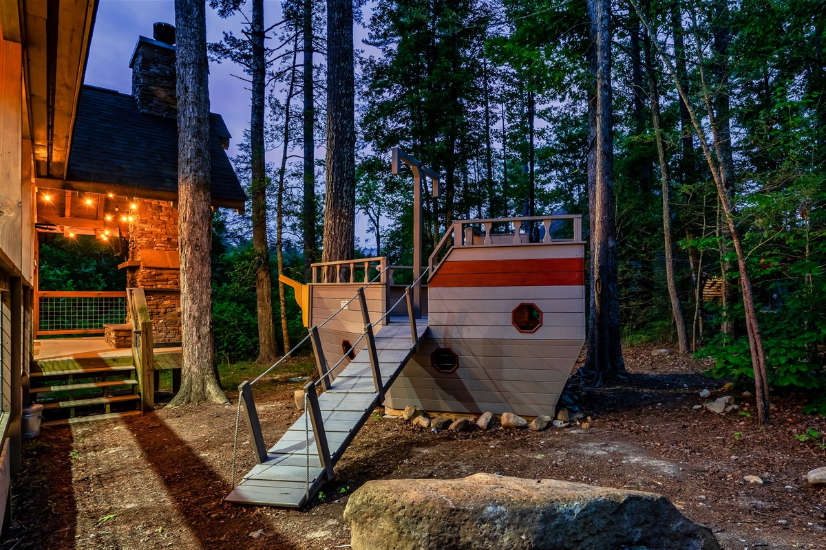 Kid-Friendly Water Bear. Welcomes multi-generational groups to enjoy the Smokies together!