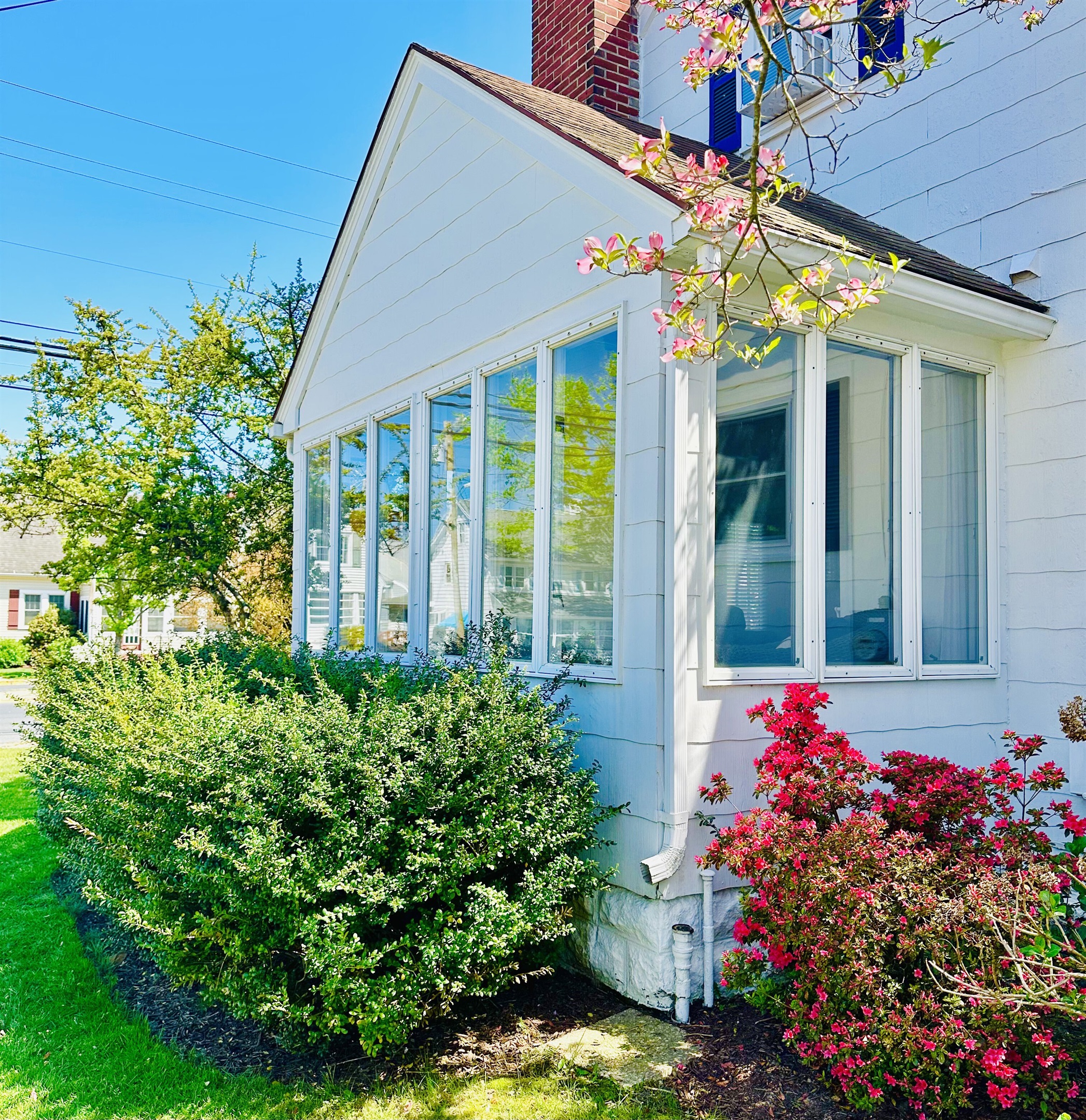 outdoor view of sunroom 