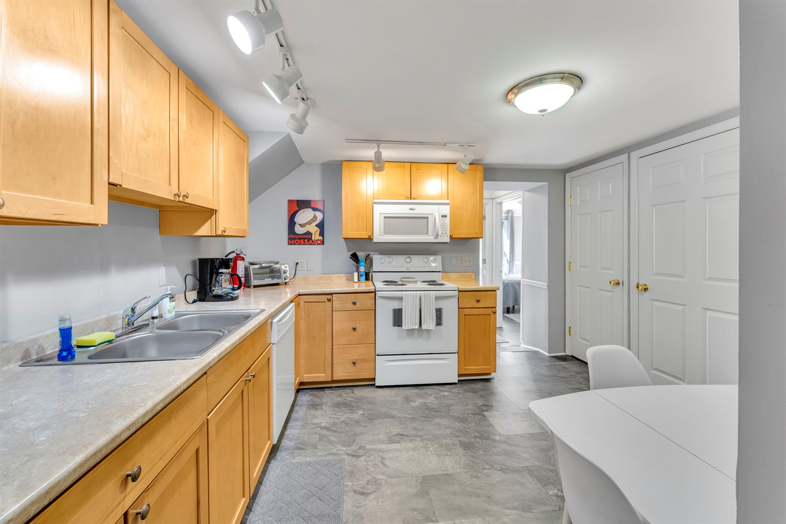 Creamery Apt 7 kitchen / dining