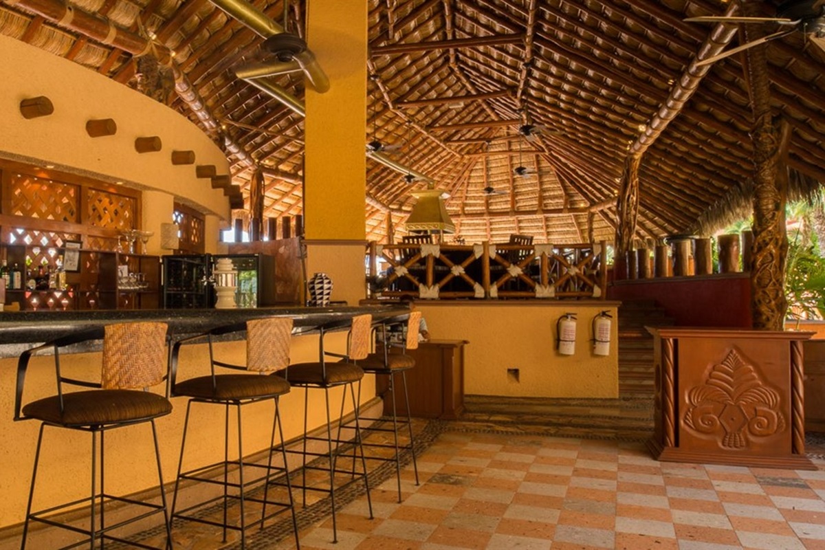 Outdoor Dining at Playa Grande, Vacation Travel Exclusives