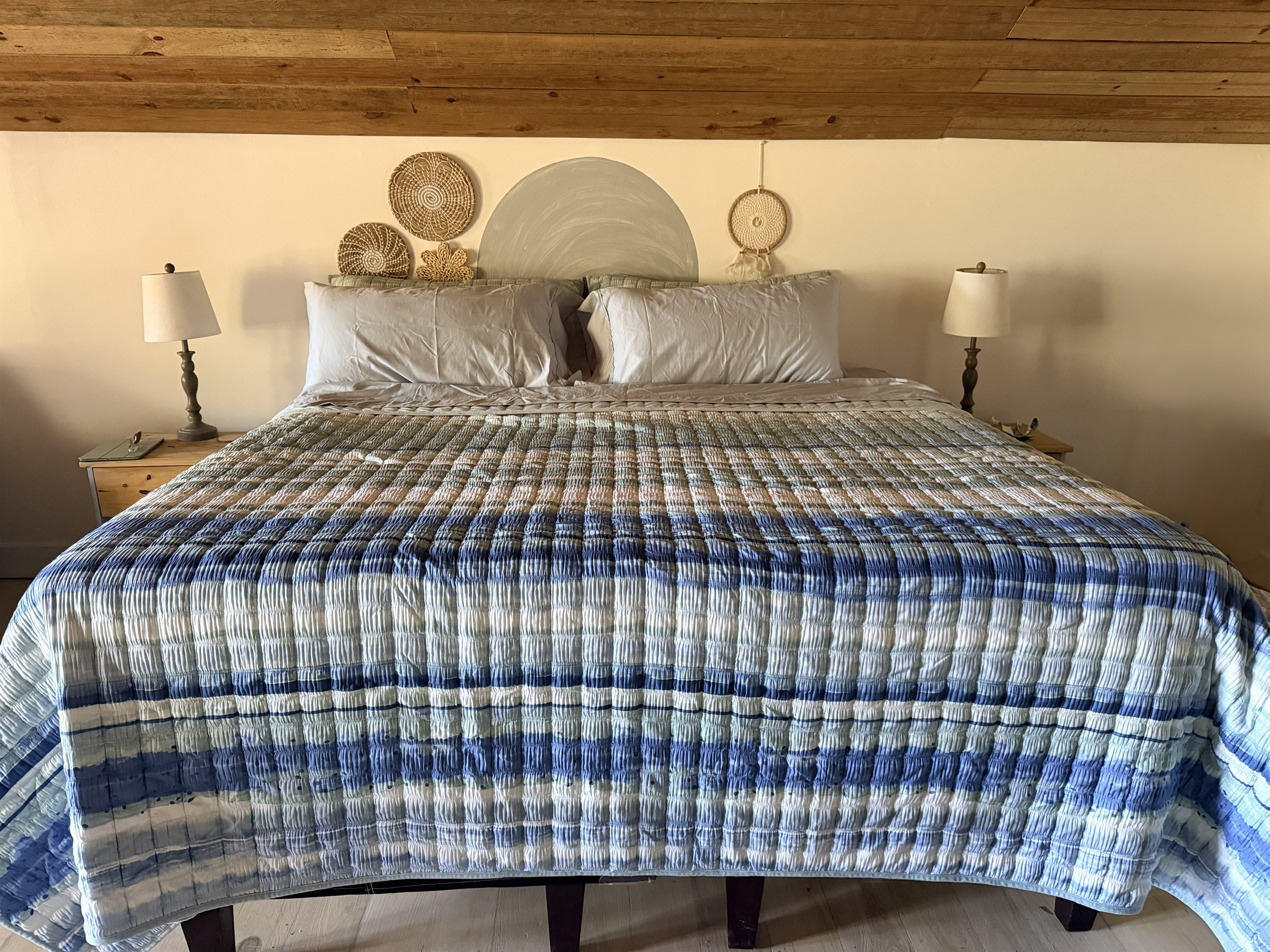 Master suite king bed