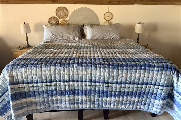 Master suite king bed