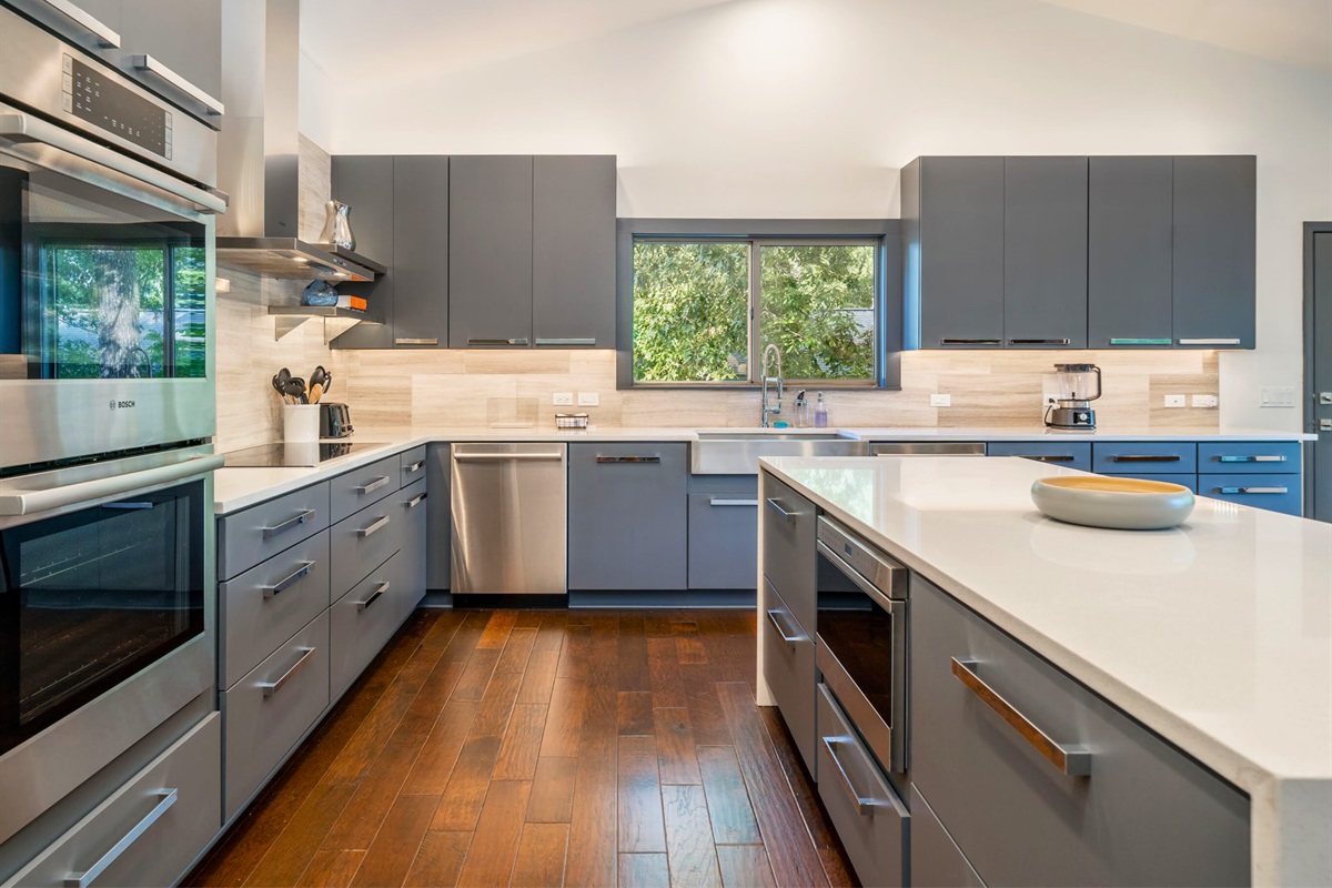 Modern Chef's Kitchen with Stainless Steel Appliances