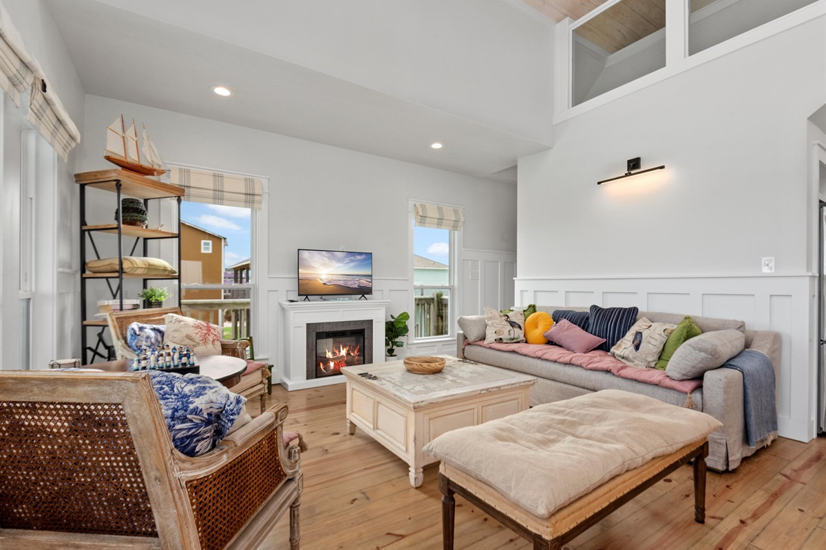 62d7036b0f024a0e9c36e12187a7aba4 Large | Beachhouse | Texas | TX | Vacation Homes | Galveston | Crystal Beach | Kokomo | Breezy Days | Beachfront Elegance | Sunrise Serenity | Southern Sands Property Management, LLC