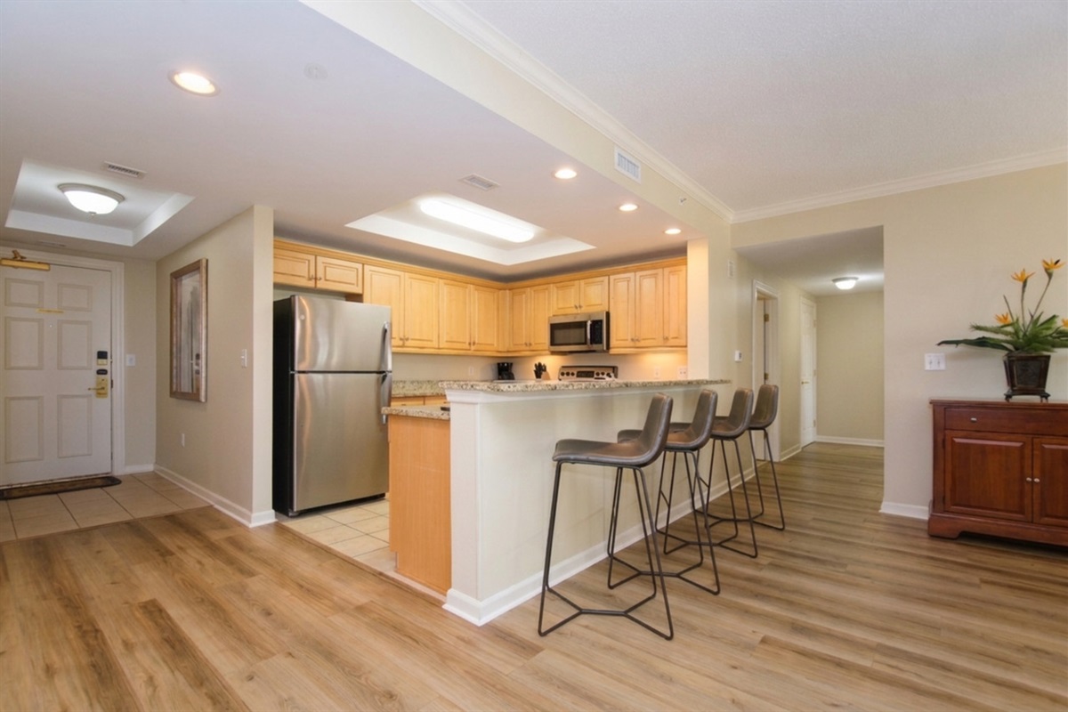 Kitchen w/ Breakfast Bar Seating for 4