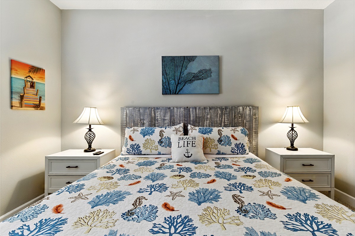 Beachy, bright, and perfectly relaxing 🐚✨—a cozy coastal bedroom with soft lighting, nautical décor, and crisp bedding that makes it easy to unwind after a day in the sun. 🌊🛏️
