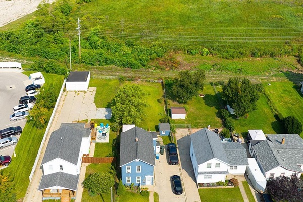 Spacious driveway fits 4+ cars or even a boat